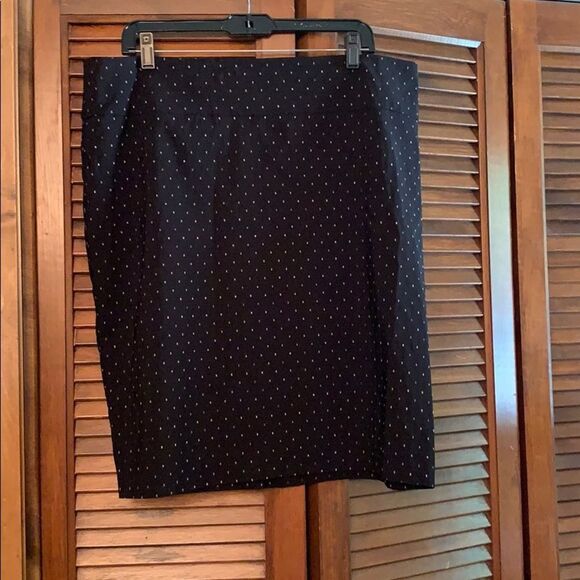 EUC Black Stretch Skirt - Picture 1 of 5